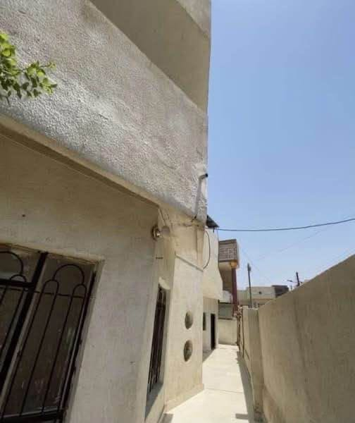 بيت طابقين للايجار في الجنينه موقع ممتاز جداً يلائم السكن العائلي يحتوي اربع غرف منام مساحه 175 متر 

مواصفات البيت يحتوي اربع  غرف منام ، صاله ، استقبال ، مطبخ ، صحيات ، كراج ، حديقه 

سعر الايجار مليون وربع 
.
للمعلومات اكثر الاتصال على الارقام
***********
او زيارة موقعنا 
البصره _ شارع عام حي الزهراء _ قرب مستشفى النفط 
الذهبي للاستثمار العقاري
مجاز قانونياً البصرة, العراق
