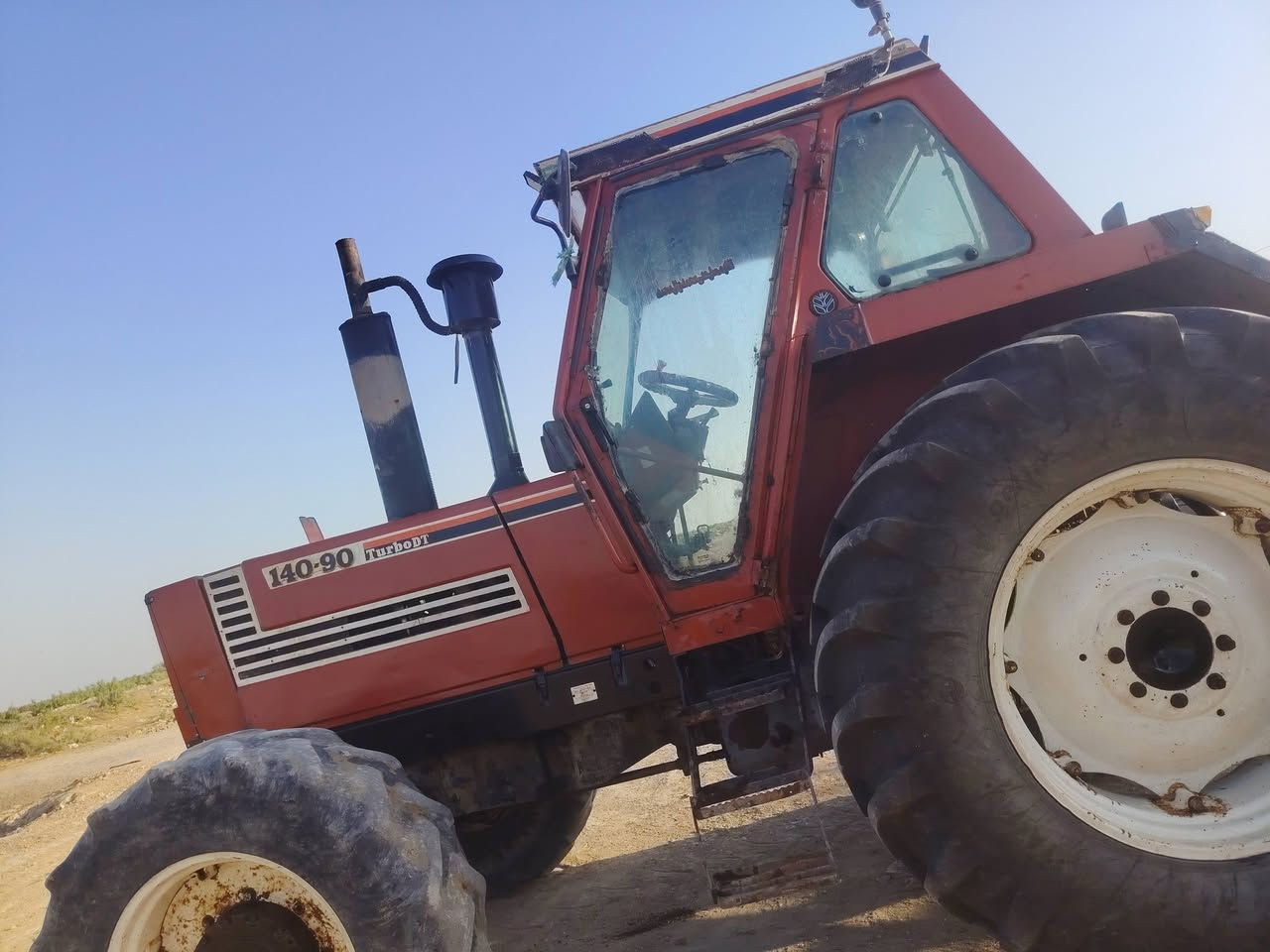 سلام عليكم فيات البيع حجم140فول مواصفات تكمه عريضه كسن بارز تبريد شغل كير بصفحه كهربائية كله تشتغل للاستفسار على هذ رقم***********

