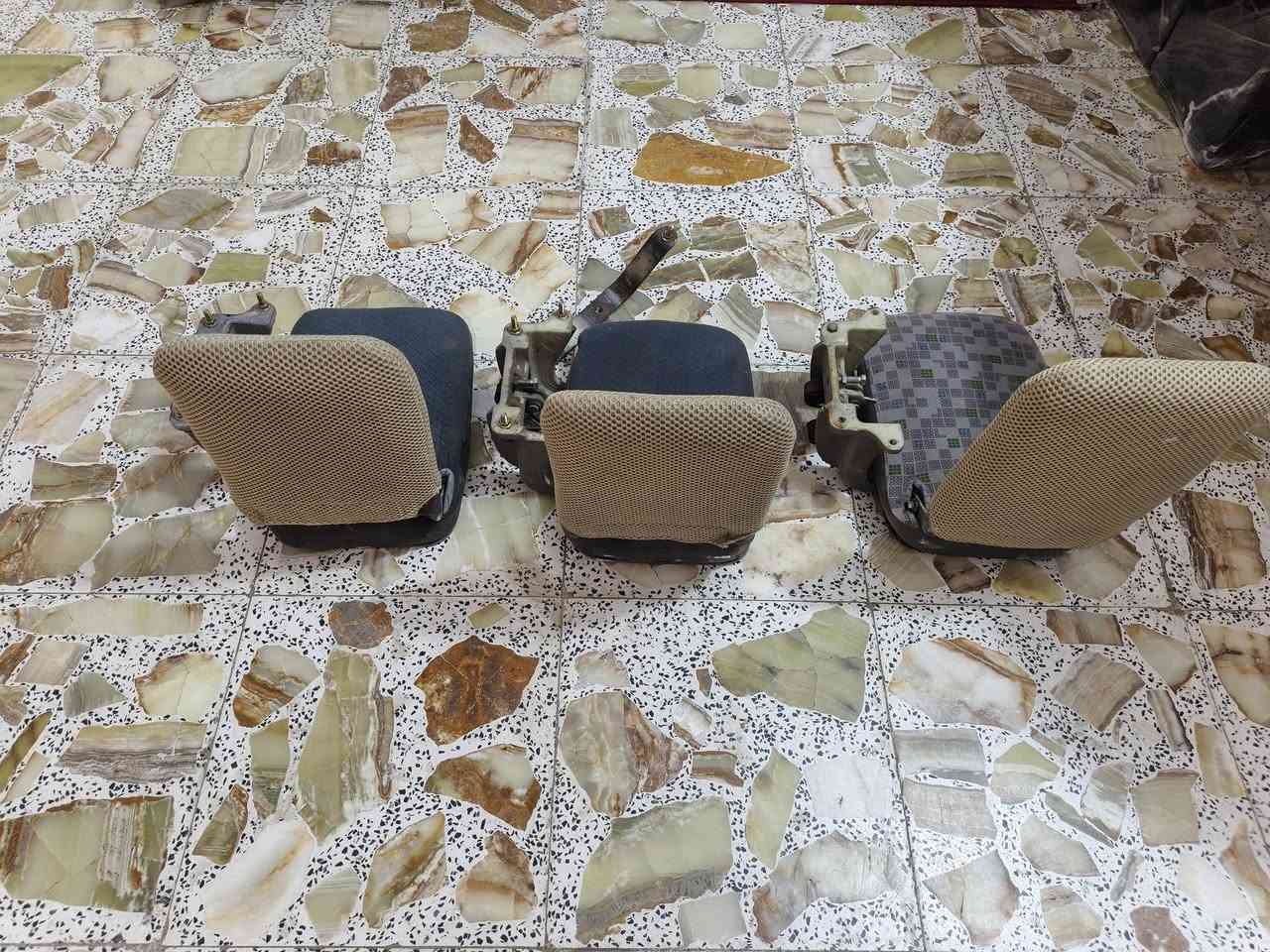 للبيع بل ٣٠٠ اتلاثتهن ***********

