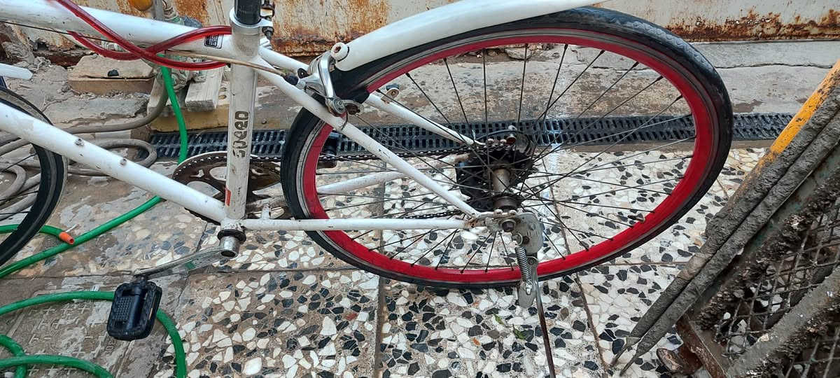 بايسكل C700 حجم 28 يرادله بس ترتييات بسيطه السعره60 مكاني بغداد حي العامل ***********
