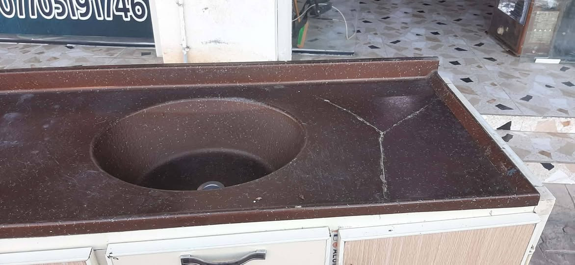 كاونتر ثلث قطع للبيع سنك مرمر بي فطر موضح بل صورة السعر 200 بي مجال

نص مكتوب في الصور:
- ***********