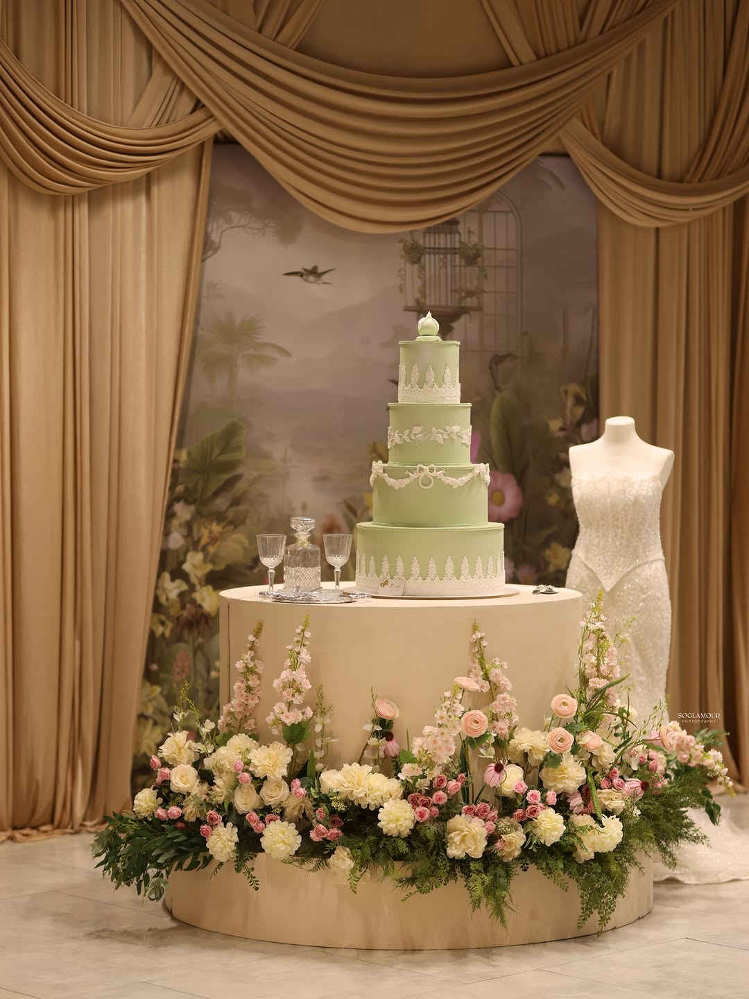 Your #fairytailwedding inspo ✨

نص مكتوب في الصور:
- SOGLAMOUR
- PHOTOGRAPHY
- SOGLAMOUR PHOTOGRAPHY