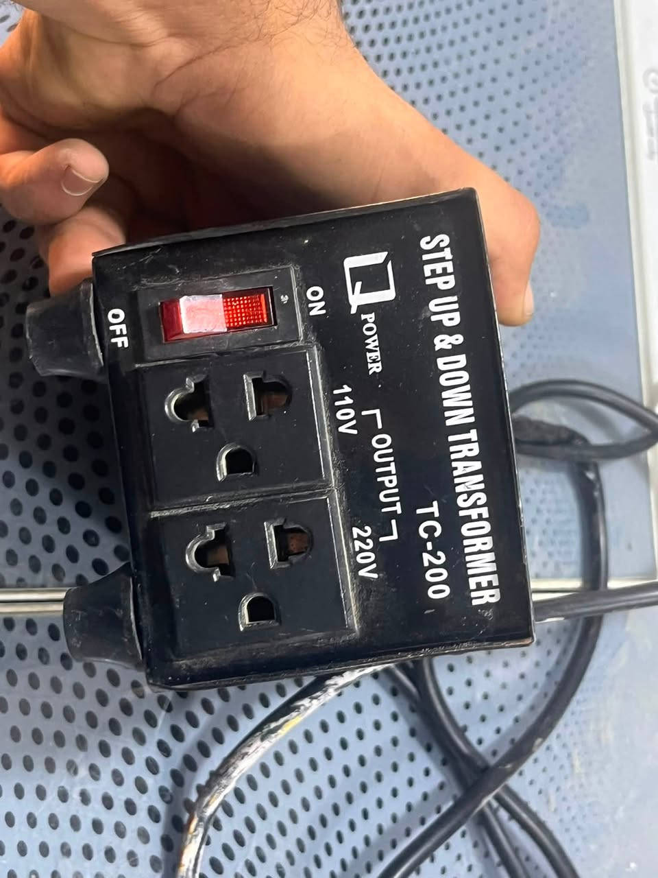 السلام عليكم
دريل ديولت الامريكي مثل ما موضح بلصورة كامل هوة وملحقاتة من شاحنة ومحولة وبطارية وحدة استخدام شي بسيط نضافة فول السعر ٣٥٠ للاستفسار التواصل مع الرقم ***********
