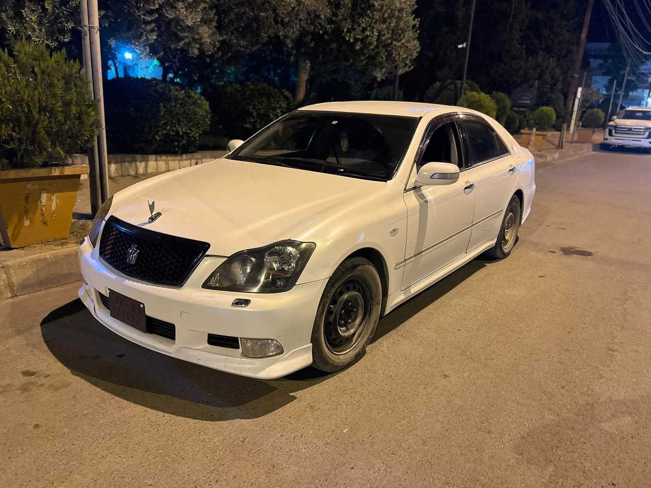 شاهينه سبؤرت ١٨٠
گيرگه وره ي مكينه بچوك ئالتوني بارزار 
كؤد هه يه 
سه قف و كه ڤه رو به تانه به شه رت 
براوه يه 
گيرومكينه و توندو به ندي به شه رت
چوار تايه ي لوك ته بريد به شه رت
ئاوينه ئيشاره ت 
دوكه لي نيه به شه رت
شوين قلادزي 
***********
٥٢ محامه له يه كي برايانه
