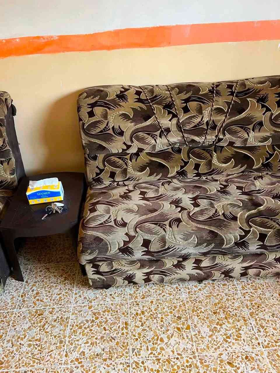 سلام عليكم ديوان زاويتين 16متر 8 قطع نضيف 
عنوان قضاء الحويجه  السعر 150 وبي مجال 

***********
