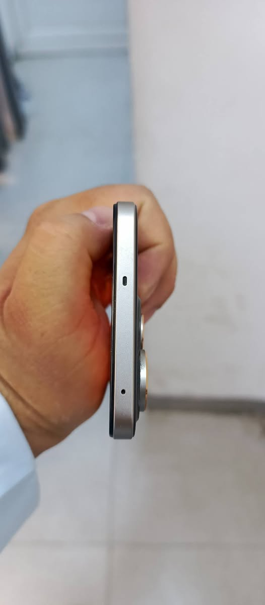 ريلمي15/ 5Gالذاكره 512استخدام قليل نضيف حيل السعر470اوبي مجال للتواصل ***********
