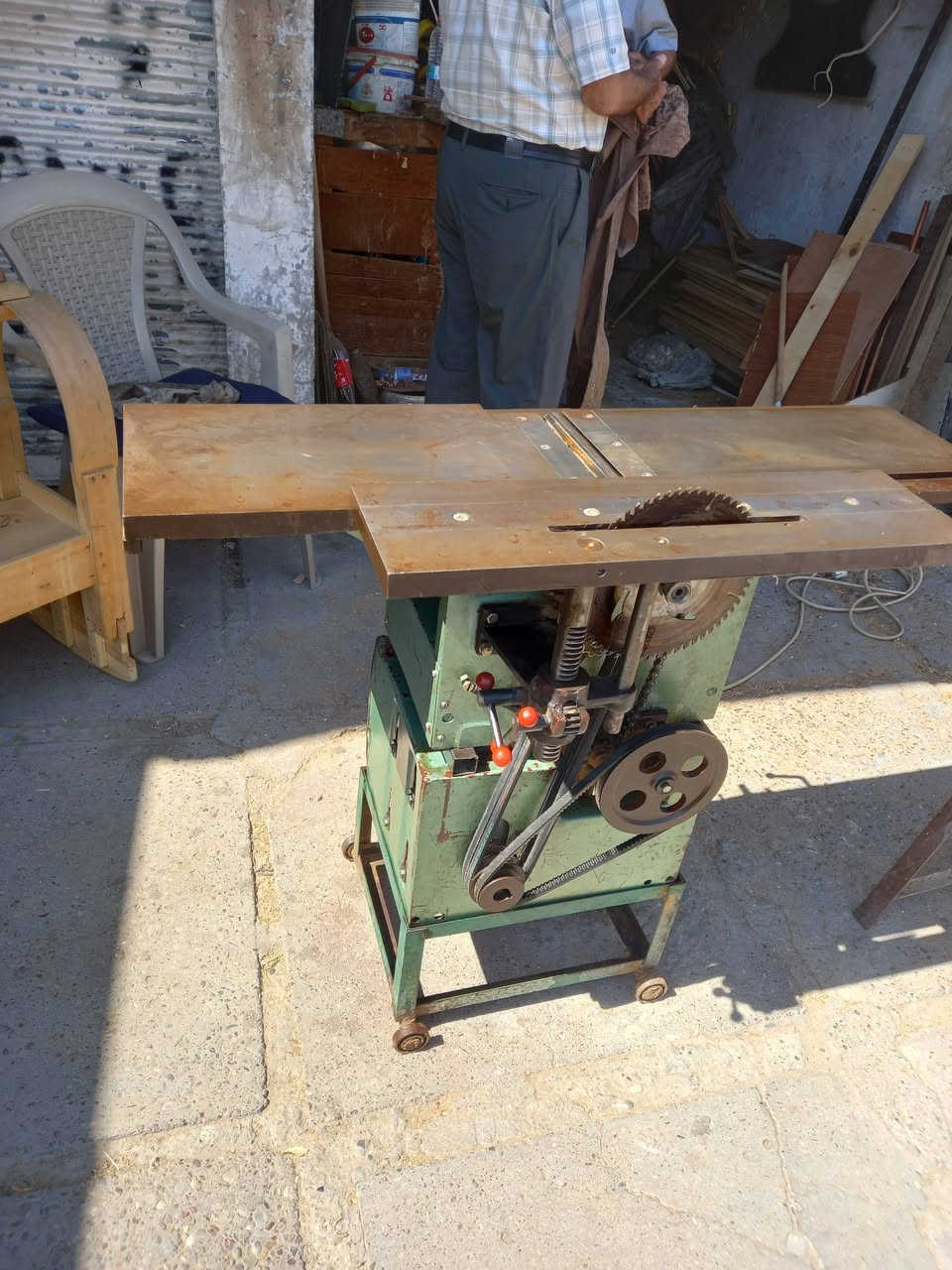معروض للبيع
ماكنة قطع الأخشاب  ( مجموعة ) ماركة  sicma  الأصلية صنع الصين الوجبة الأولى  اخو الجديد . شغال ١٠٠% . ويوجد محل صغير  للنجارة  بيها اخشاب 
مكان اربيل  
رقم الموبايل :-    ***********  ابو محمد
