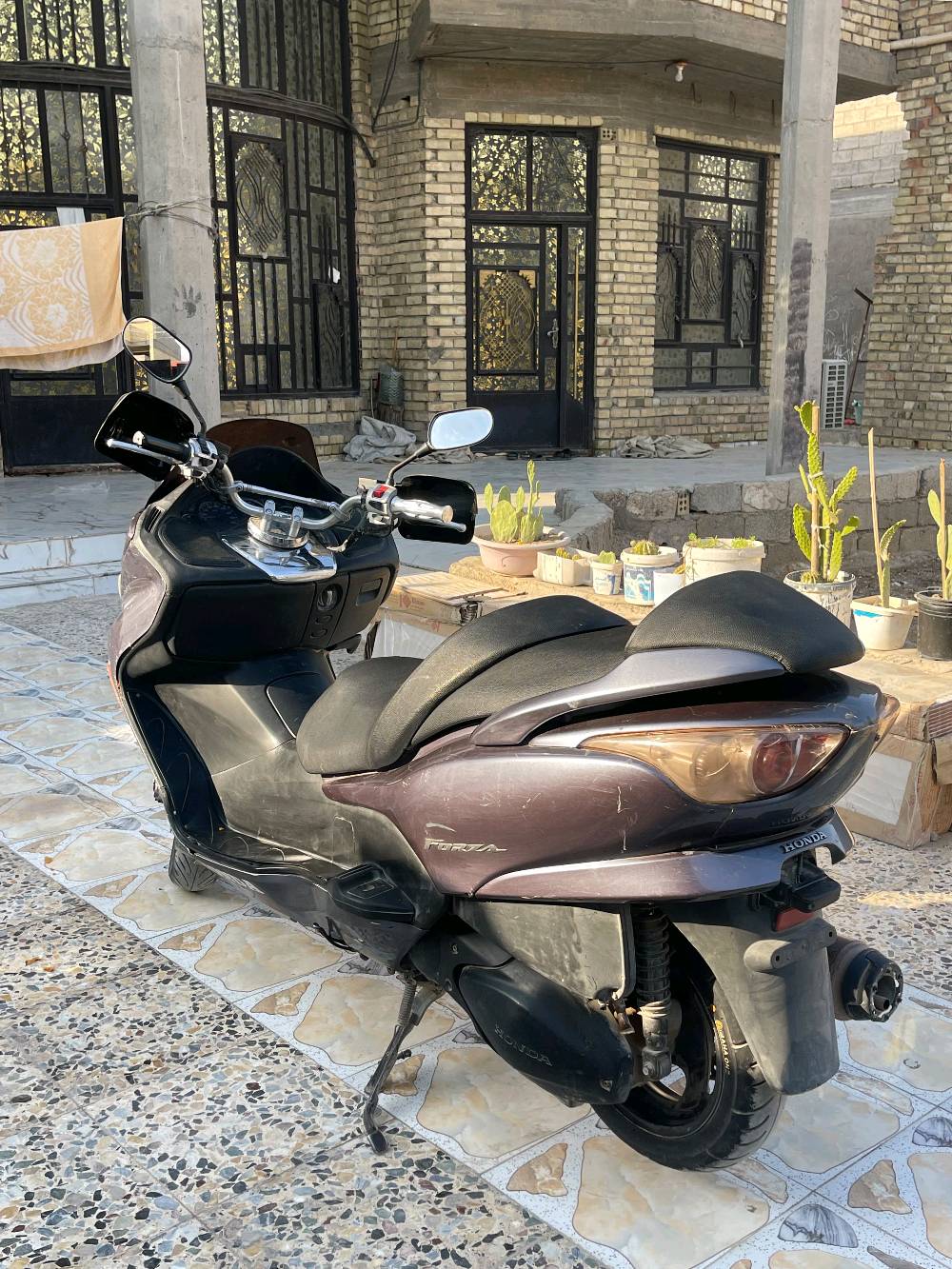 فورزه 08 عميه 
كهربائيات   كفاله عامه كله شغاله
 لون فيلي 
دراجه ولا غلطه 
 محرك. 250cc 
سعره750 
رقم ***********