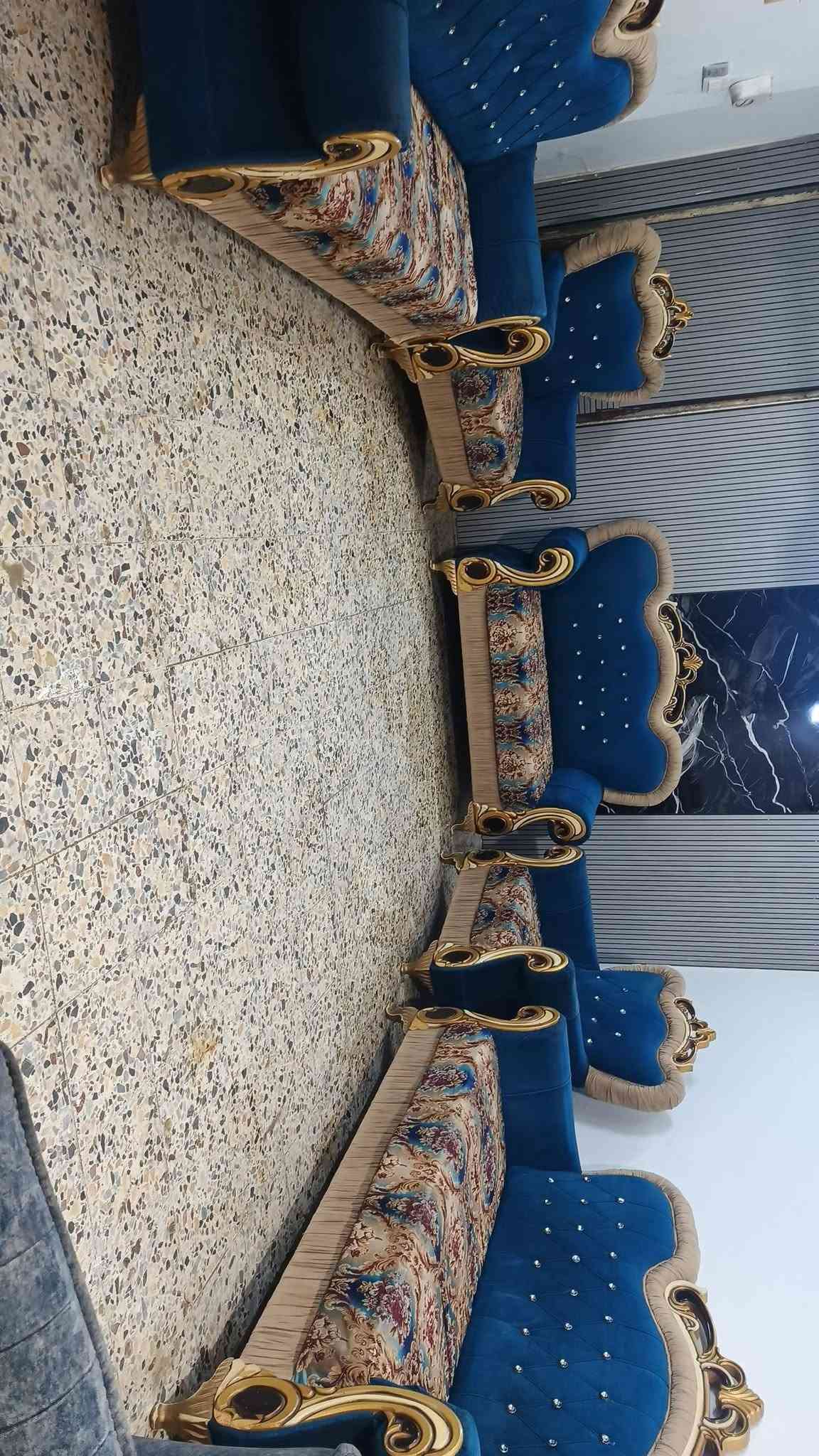 تتخم 10 مقاعد ملكي تكمه    نضيف جدا نضيف سعر 325 وبي مجال مكان البياع يوجد توصل بكروه رقم يوجد وتساب ***********
