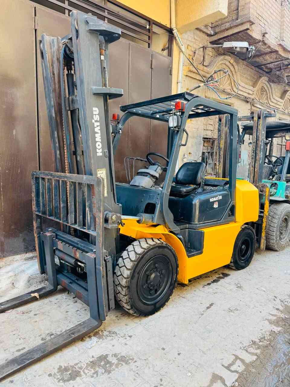 ‏سلام عليكم لدينا  رافعه ٤ طن كاموسو جب  عالي  3 حركات رافعه جاهزه لعمل. عنوان بغداد  باب الشيخ. الاتصال بلهاتف ***********
