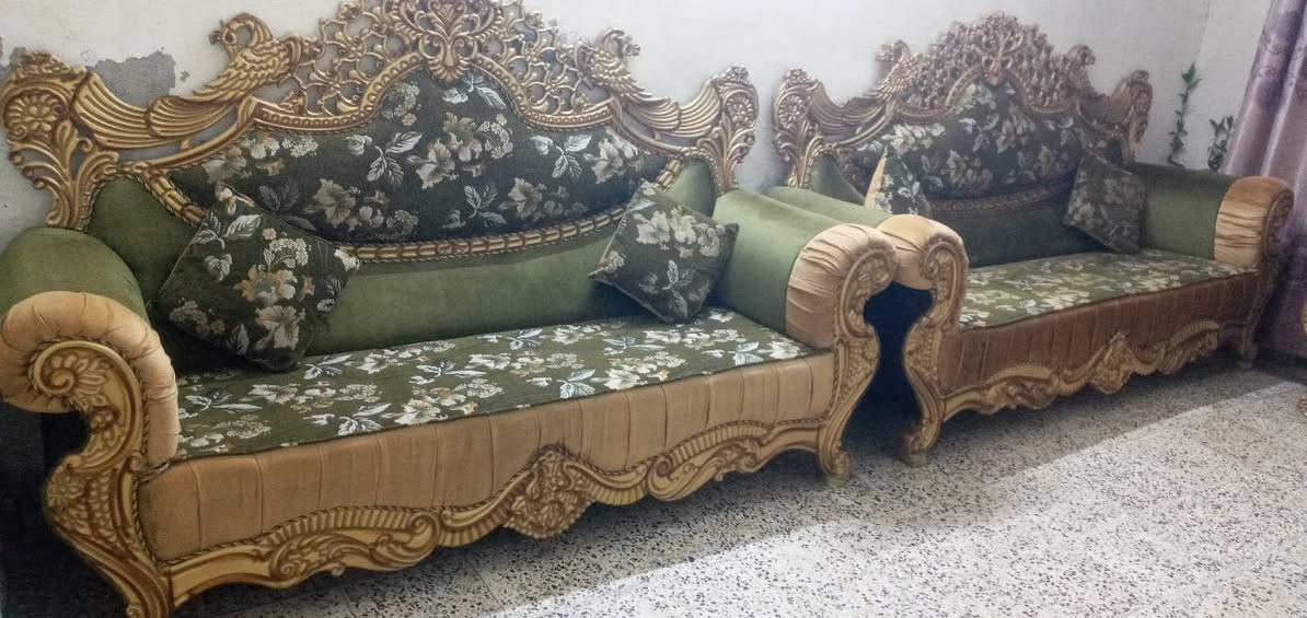 ملكي عشر مقاعد نضافته كدامك السعر ٦٠٠الف مكاني بغداد ***********
