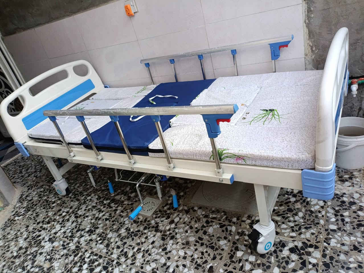 سلام عليكم عندي سديه لل بيع جديد وعارضه ٤٥٠ مكاني بغداد حي اور أم الكبر والغزلان رقمي ***********
