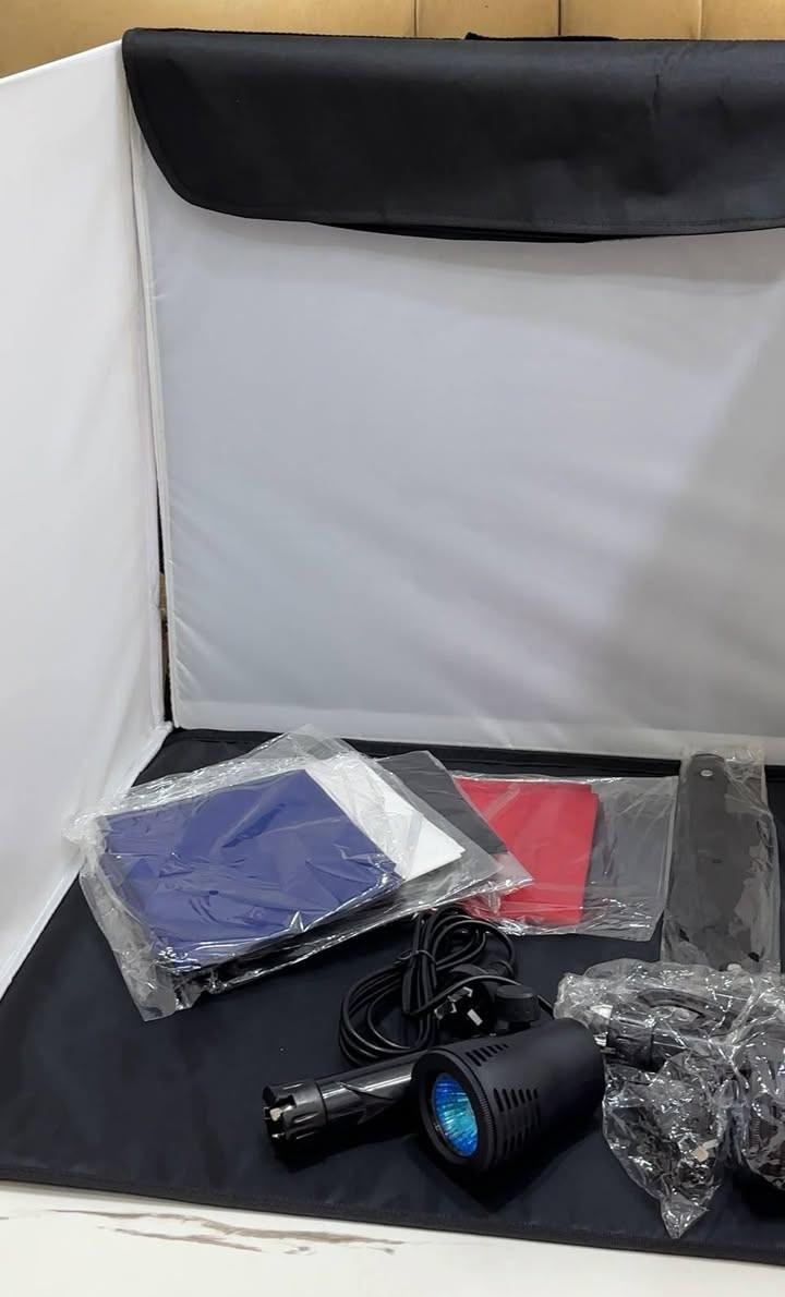 صندوق تصوير احترافي وستاندات كاميرا للبيع
للتواصل ***********
