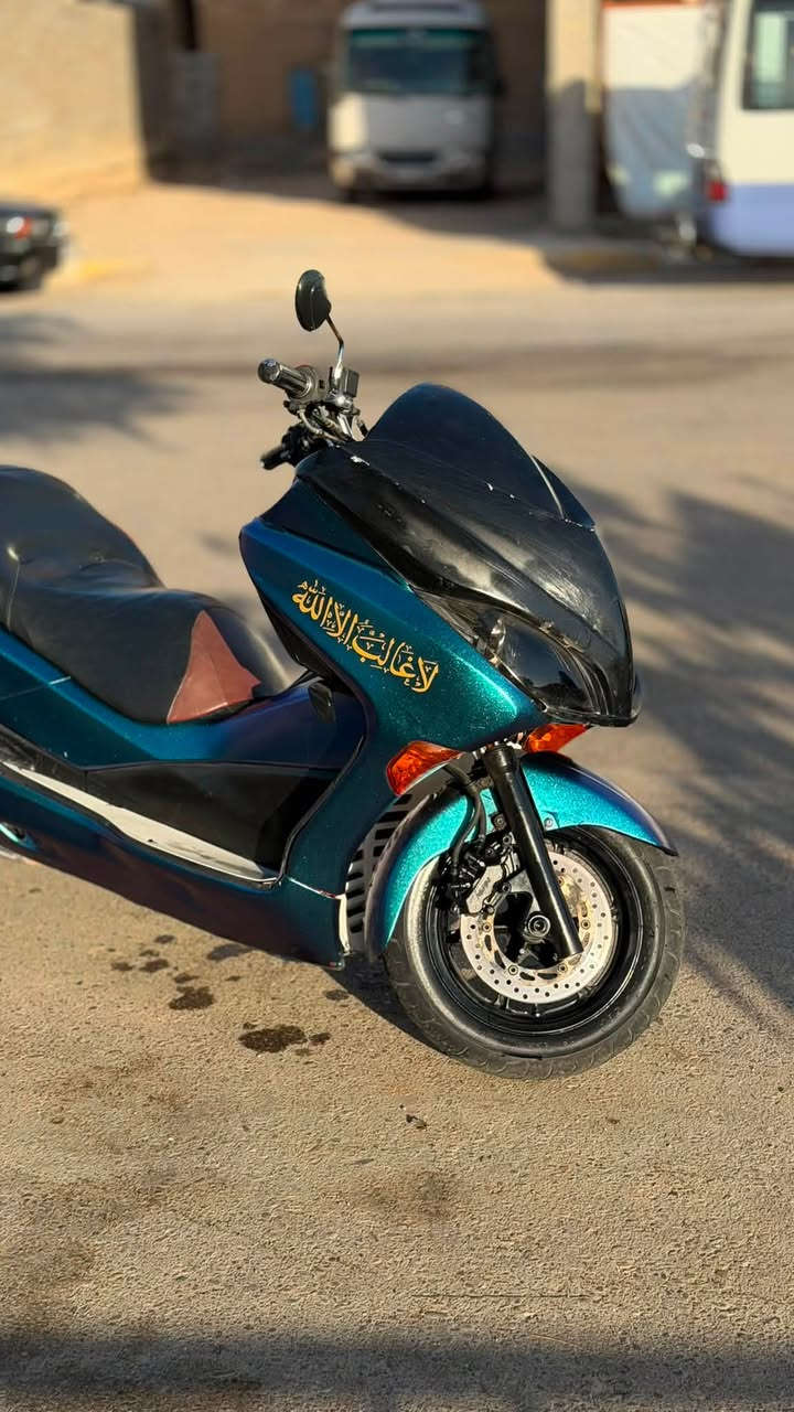 للبيع دراجه فورزا 0.10
دراجة مكينه 250cc
لون : احمر كرزي مغلف ثلاث الوان 
مرقمه تحويل ثاني يوم ملاحظة بدون سنويه فقط تروح تحول رقم وسنويه جديده 
مكان الدراجة : الرمادي التأميم 
سعر الدراجة : مليون وربع وبيها مجال بسيط 
***********
