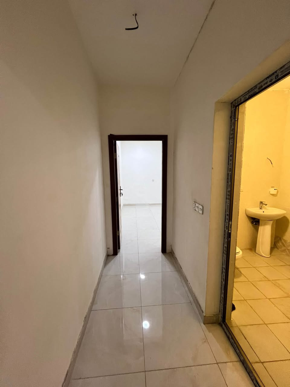 🏠 للإيجار في السيدية
🔹 طابق أول

🔹 درجة أولى ومعزول

🔹 غرفة + صالة مفتوحة على المطبخ

🔹 خدمات + بلكونة

🔹 الموقع: شارع 15 متر، قرب التجاري

🔹 السعر: 550 ألف  قفل شامل الماء والكهرباء

📞 للاستفسار:

***********

***********

📲 متوفر واتساب
