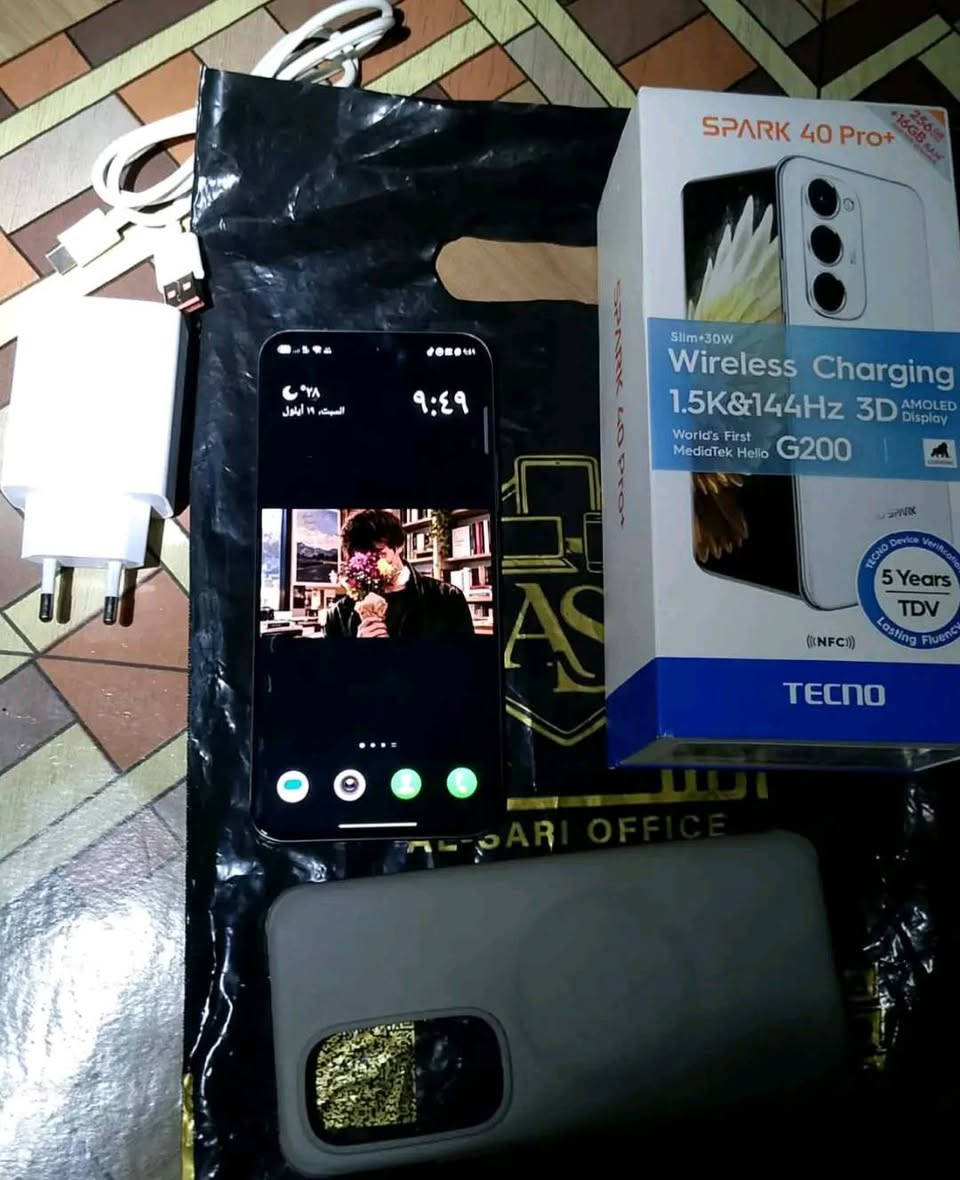 سلام عليكم مرواس ببوكو x6
 Tecno Spark 40 Pro Plus (تكنو سبارك 40 برو بلس)
النظافة: ( نظيف جداً أخو الجديد / مستخدم لفترة بسيطة).
المساحة: 256 جيجابايت.
الرام: 16 جيجابايت (8 أساسي + 8 ممتد).
الشاشة: شاشة أموليد منحنية 144Hz بدقة 1.5K (ألوان وسلاسة خيالية).
المعالج: Helio G200 قوي جداً بالاستخدام والالعاب.
البطارية: 5200 مللي أمبير (تطول يوم كامل) وتدعم الشحن السريع واللاسلكي.
الملحقات: العلبة كاملة + الشاحن اللاسلكي المغناطيسي الأصلي المتطور (MagBase 02) الموضح بالصورة  
المكان: (فلوجة
رقم الواتساب 
***********
