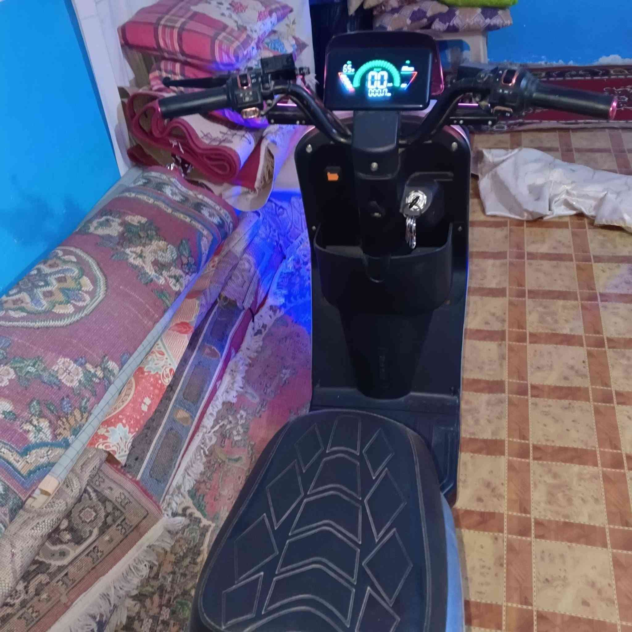 للبيع دراجه شحن R7 بطاريات دبل كبار سعر 300 قضاء الدير *********** موديل 26 اخت جديدة 7 ألوان سرعتها 109
