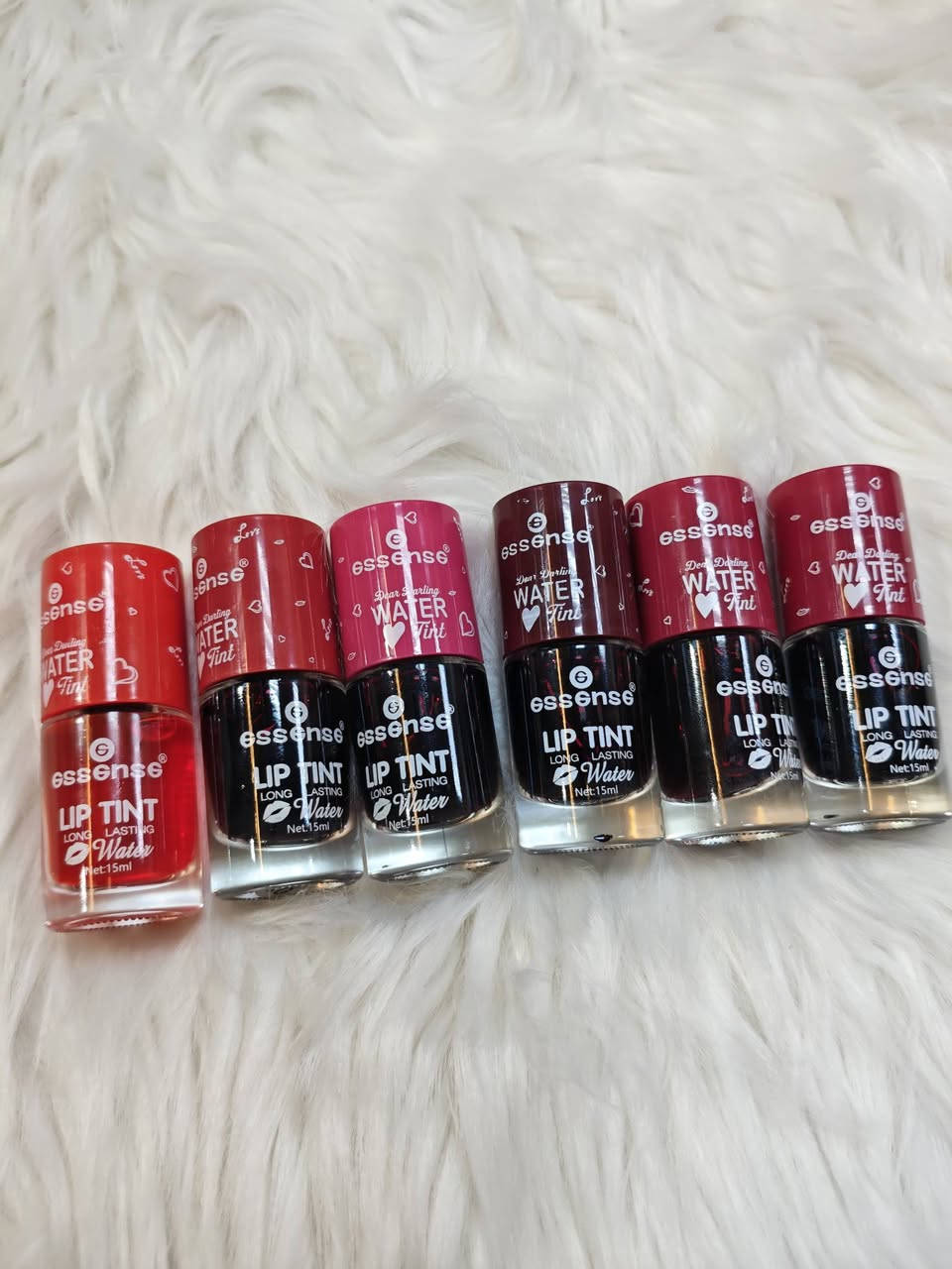 💕 يا بنات، هذا التنت  💋 من Essence صار  "من الأساسيات" بكل شنطة مكياج! 
صبغة الشفاه Dear Darling Water Tint مو مجرد لون، هي سائل خفيف جداً يعطيك مظهر "My Lips But Better" طبيعي ونضار، وبدون ما تحسي إنها موجودة على شفايفك أبداً! 👌

✅ الحجم الجبار: 15 مل! (مقارنة مع الصبغات اللي تعطيك 3-5 مل، هذي هدية لوجهك! بتكفيك لأكثر من سنة).
✅ ثبات خارق: مقاومة للماء وثابتة لساعات طويلة حتى مع الأكل والشرب.
✅ تنوع الألوان: من الأحمر الحيوي، للوردي الناعم، وحتى التوتي والعنابي (الكل يلاقي درجته).

🎯 جربوها مرة، وحتماً بتعشقونها وترجعون تطلبونها!

🛒 للطلب والاستفسار:
📩 مراسلة الصفحة مباشرة أو عبر واتساب: ***********
🚚 توصيل سريع وآمن لكافة المحافظات العراقية (نوصل طلبتكم بسرعة وما نأخر).

📍 جربيه بنفسك في متجرنا:
أوركيد بيوتي - شارع الكماليات، مجمع النوري، داخل القيصرية (قرب بيت عدنان).

