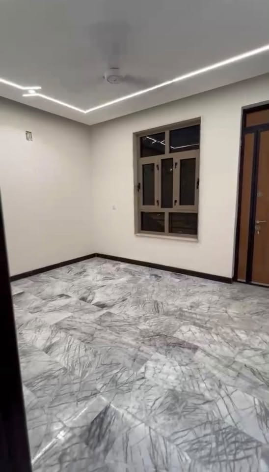 تتوفر للايجار شقق سكنيه طابق اول وطابق ثاني
في منطقه المنصور حي الاندلس
الاول مليون 
والثاني 900
للاستفسار الاتصال على الرقم ***********
