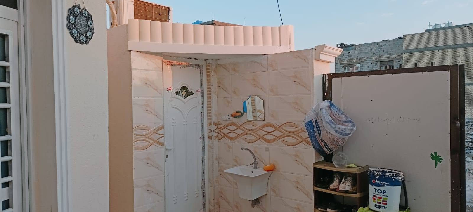 متر واجهه سته والنزال 25 عدد الغرف اثنين استقبال مطبخ وصاله البيت بناء 25 السنه 
منطقه كامله خدمات تمليط ومجاري كهرباء 
منطقه الثلاثينات جامع الشهيد رائد قرب مدرسه 
السعر 90 بمجال 
***********
