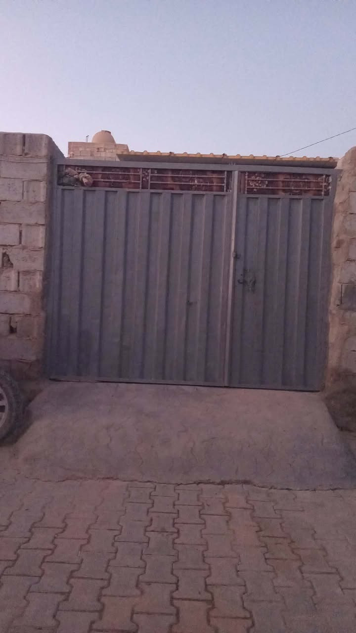 سلام عليكم بيت للبيع مساحه 150برضويه قريب على سيطره القايش البيت بي غرفتين وصاله وصحيات البيت  جديد سعر 60 وبي مجال  ***********
