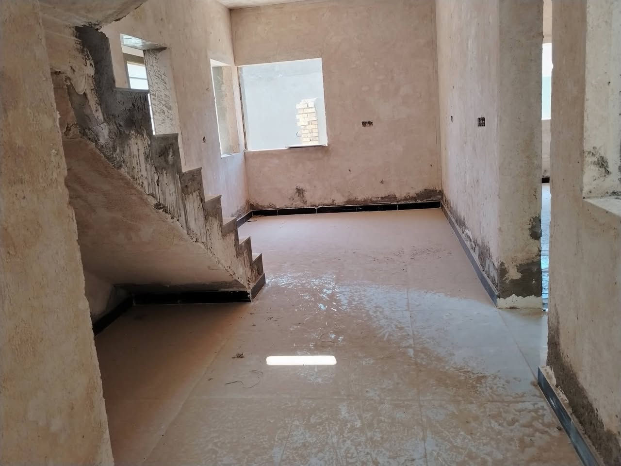 دار للبيع في مجمع ابو تراب السكني
١٥٠ متر طابق واحد غرفتين وصاله ومطبخ واستقبال وطرمه 
يباع 
‼️نقد ‼️ 
ــــــــــــــــــــــــــــــــــــــــــــــــــــــــــــــــ
اكتب "تم" 
📌 وستصلك التفاصيل عبر على الخاص.
او من خلال الارقام التالية. ‼️
***********
