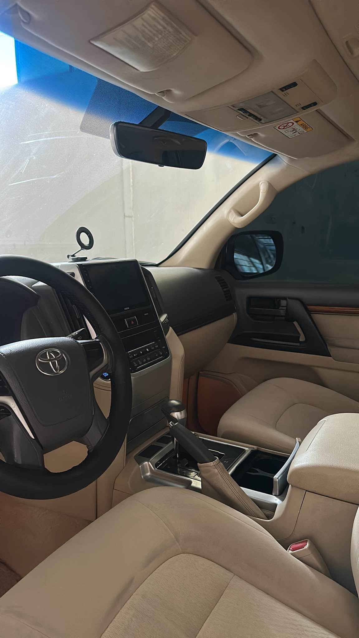 Land Cruiser 2016 GXR v8 
جاملغى پيشى په مپه بى ليدرات 
كير و مكينه به شه رت نه كرايته وه سه وتى نيه 
سنوى نوييه به ناوى منه 
٢٠٠ هه زار كم رؤيشتووه 

كتاب جامره شى مرورى هه يه 
سعرى ٣٨٨$ كه ميك مجال 
               ☎️ *********** أربيل, العراق
