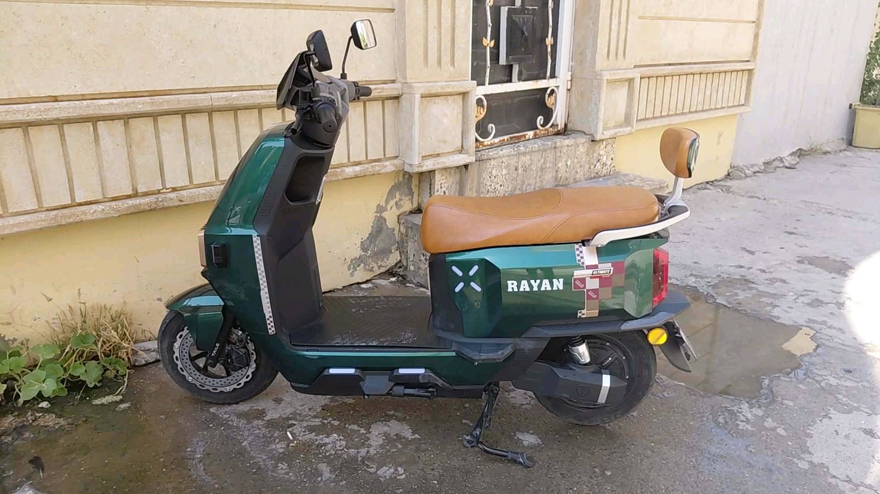 سلام عليكم ماطور ريان من شركة تالاج العالمية المواصفات:
1 مفتاحين ويشتغل عن بعد وعلى بصمة 
2 فيهِ نضام سستم سرقة 
3 لون VIP 
4 قفل سترين 
5 قفل تاير 
6 صندوق كهربائي
7 بطاريات عدد 6 مسطرة 35 امبير 72 فولد 
8 الشحنة الكاملة تمشي 60KM
9 شحن USB
10 تثبيت سرعة 
للاستفسار على الرقم التواصل..***********
السعر مليون و80وبيه مجال 🌹
ملاحضة: الماطور استخدام سبوعين فقط