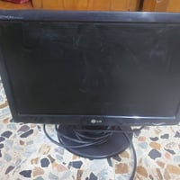 شاشه للبيع مستعمله اخت الجديده حجم ١٩ ب ٤٥الف مكتبيه مكاتي بغداد الحري...