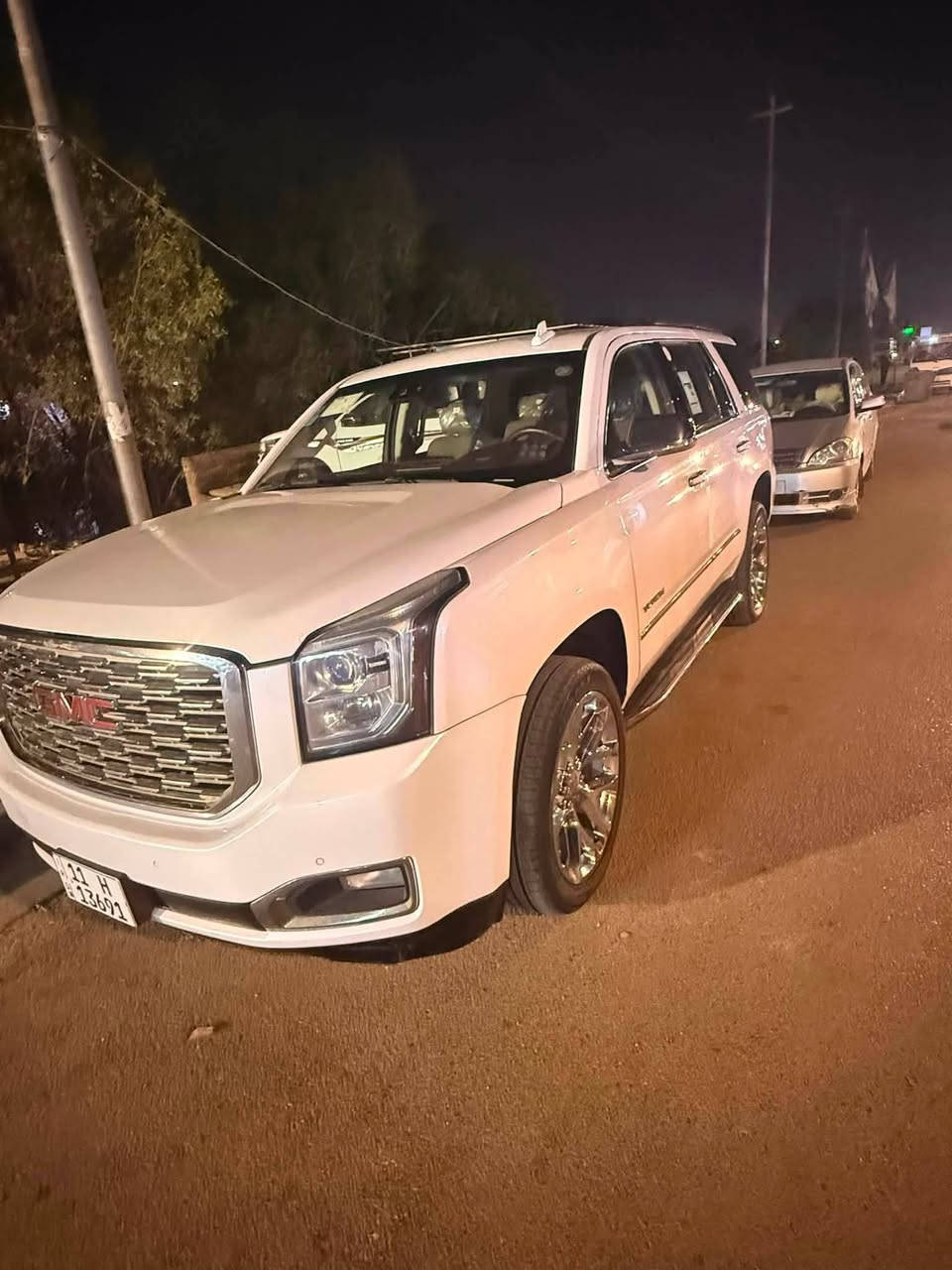 جمسي يوكن 2020 SLT فول مواصفات عدا الفتحة البيبان الاربعة بصمات وبصمة تشغيل الصندوق الخلفي كهربائي الكشن المنفصل الملكي الكشنات كهربائية وتدفئة تبريد والكشنات تدفئة تبريد حساسات امامي خلفي رادار امامي خلفي وصفح المراي قلاب والسيارة عليها ادامة كاملة وبأسمي رقم بغداد تحويل ثاني يوم مشروع وطني والسيارة بعد بيها هواي مواصفات حادث السيارة باب السايق والجاملغ مبدلات والبنيد مصبوغ السيارة جاهزة الاخير طك بصمة واطلع وين ماتريد التايرات ستوة شادهن الشراي يتصل وسهله سعر مناسب 
***********
