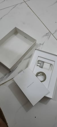 جهاز ايباد 9  وملحقاته ويا كامله وكفر  الذاكره 64 سعره 350 الف العنوان...