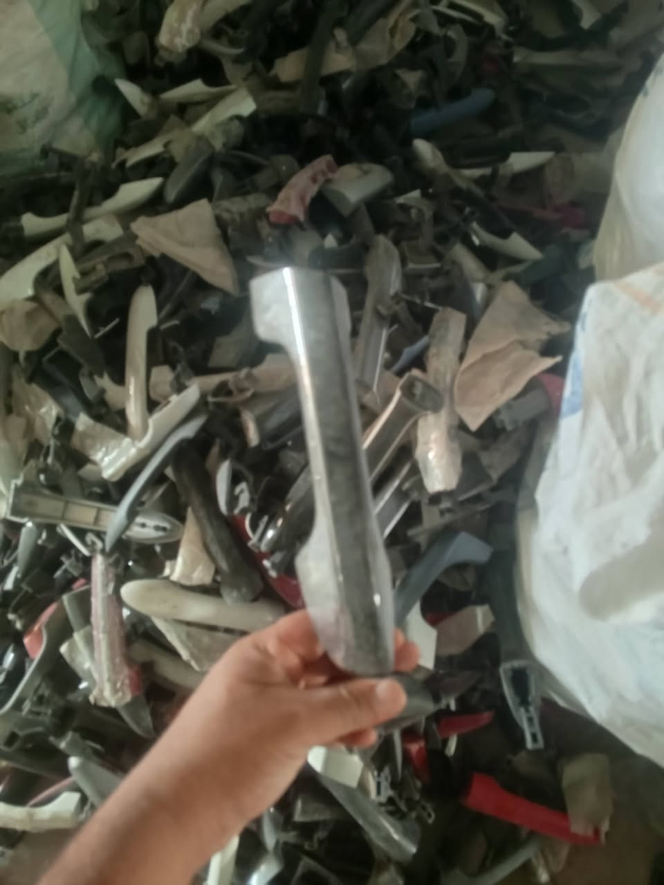 يده جمله للسيارات كوريا حديث 
سعره يده الف دنيار اقل كميه 100 قطعه 
للتواصل *********** فؤاد 
يوجد توصيل جميع المحافضات 
للعنوان الديوانيه حي الصناعي
