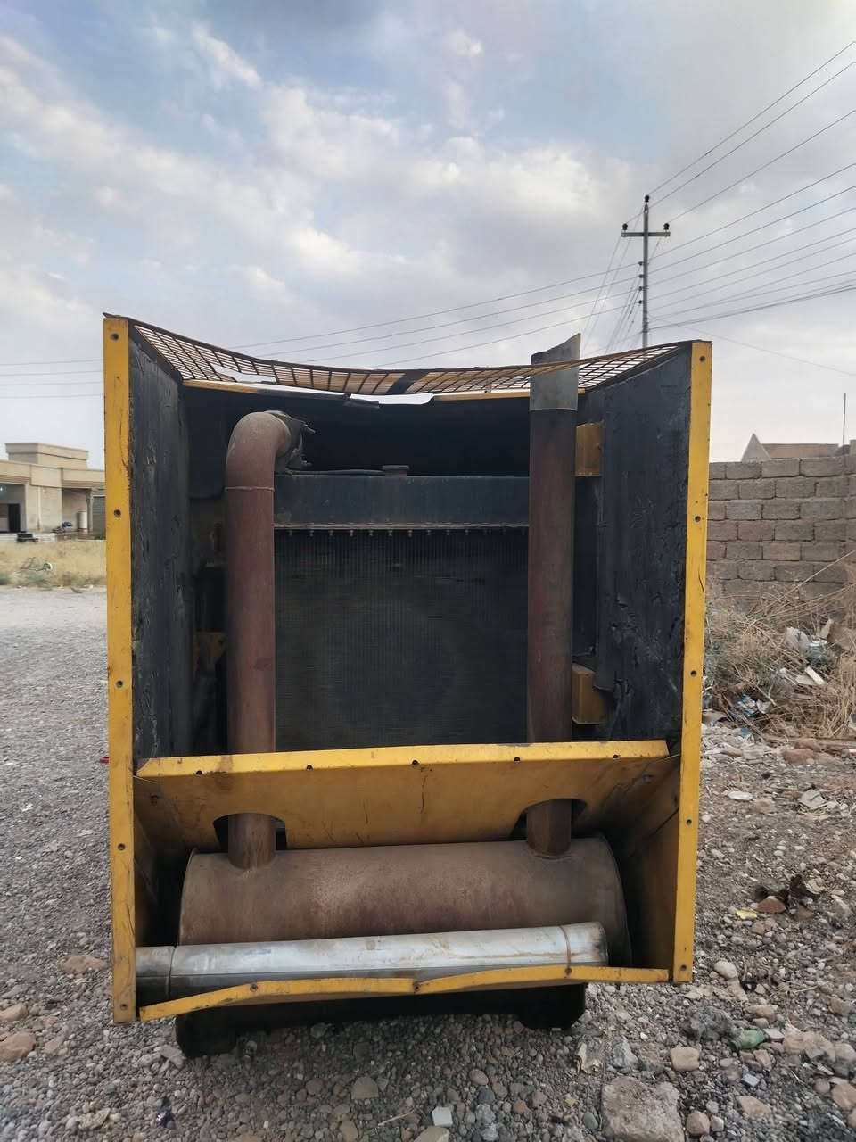 للبيع مولد 
توليد ٢٠٠ كي في محرك كمنز ٦ بستم لانفخ ولا صرف محرك جديد كاتم السعر ٦٠ ورقه وبي مجال شي قليل للاستفسار رقم الهاتف ***********
