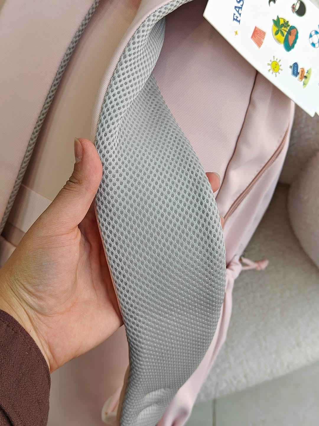 🎒 حقيبة مدرسية حجم كبير 💗💜🖤
عملية وواسعة، مناسبة للمدرسة وتكفي كل مستلزماتچ 📚✨
• الحجم كبير وواسع.
• تحتوي على 4 سحابات و6 خانات.
• القماش ضد الماء 💧
• الظهر مبطن بالإسفنج لراحة أكثر.
🎨 الألوان المتوفرة:
🖤 الأسود
💗 الوردي
💜 البنفسجي
💰 السعر: 18 ألف فقط
🚚 التوصيل لجميع محافظات العراق: 5 آلاف

📸 التصوير حقيقي من داخل المحل 🌱
للطلب والاستفسار دزولنا خاص 🤍
