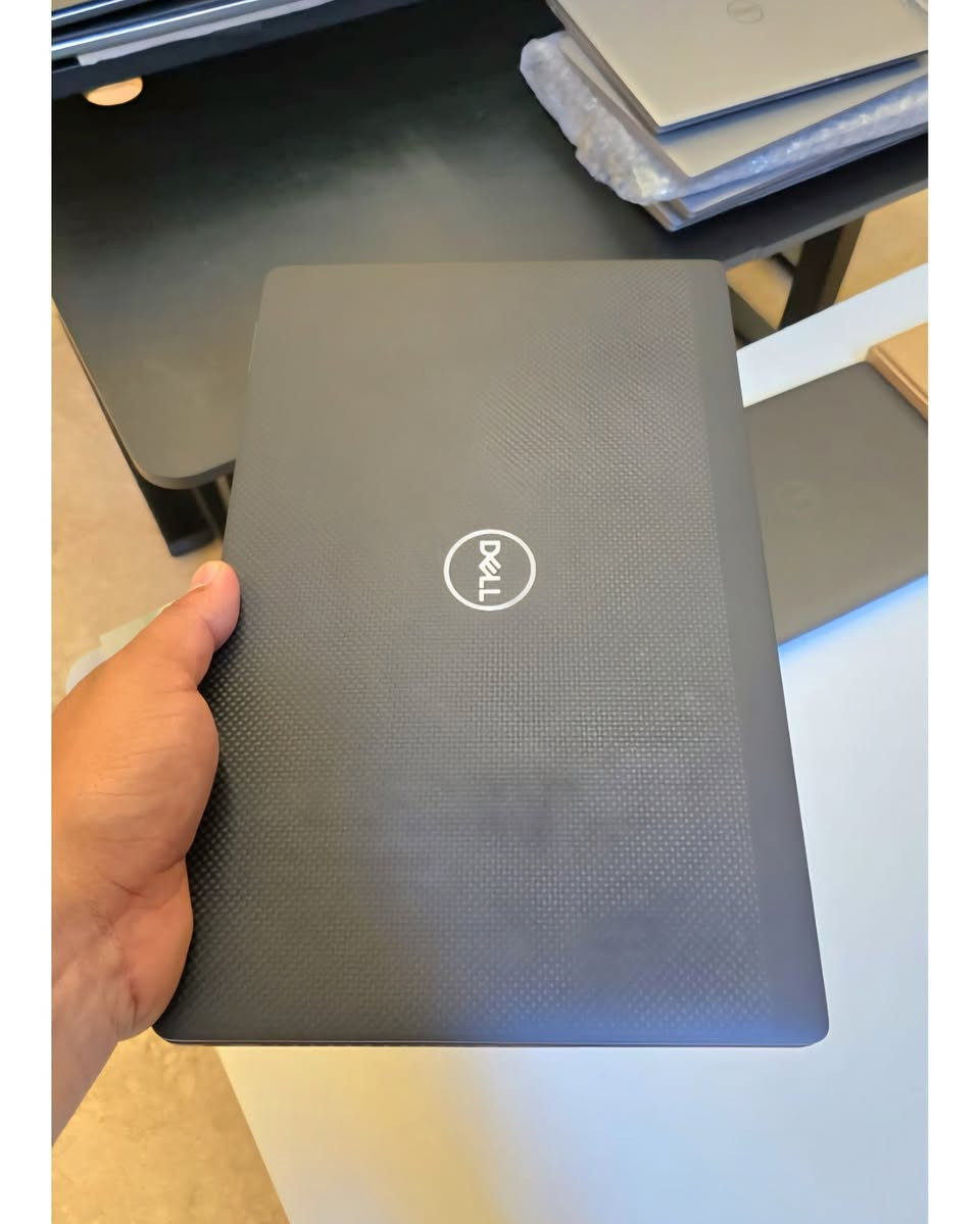 🔥 **فخامة الأعمال بلمسة واحدة!** 💻✨

💻 **DELL LATITUDE 7430**

✔️ المعالج: Intel Core i7 – الجيل 12

✔️ الرام: 32GB DDR4

✔️ التخزين: 256GB SSD NVMe

✔️ الشاشة: 14.0" FHD IPS لمس

✔️ كرت الشاشة: Intel UHD Graphics 16 GB

💰 **السعر نهائي : 590,000 دينار عراقي**

🎁 ماوس 🖱️ + حقيبة 🎒 + توصيل 🚚

🔹 الحالة: وارد أوروبي، غير مستعمل في العراق، نظافة 95% فما فوق.

🔋 البطارية: بحالة جيدة — ضمان ساعة فما فوق.

🛡️ ضمان فحص وتشغيل أمام المندوب + ضمان أسبوعين ضد الخلل المصنعي والاستبدال بنفس الموديل.

📩 للحجز والاستفسار، راسلنا الآن.

نص مكتوب في الصور:
- Dell Latitude 7430
- core i7 .. 12 .. لمس
- *********** دكان للحاسات