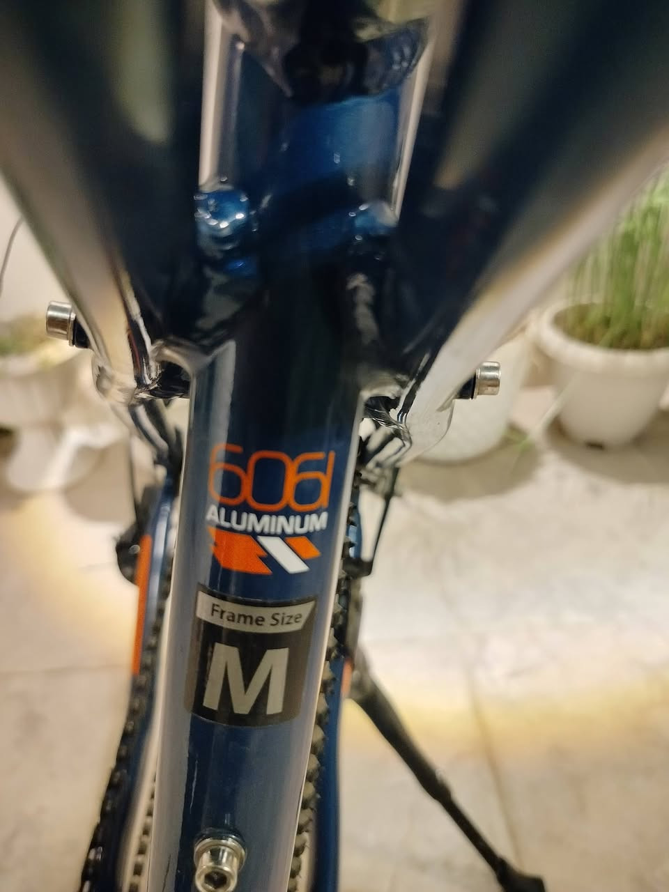 بايسيكل GT Palomar
الصناعة: امريكا
الموديل: 2023
الحجم: 27.5 M

المواصفات:

- الگير الخلفي: Shimano Tourney (7 تبديلات).
- الگير الأمامي: Shimano Tourney (3 تبديلات).
- فقاسات اصليه شيمانو
- ستيرن استعراضي.
- تايراته وجوبه أصلية من شركة Kenda.
- جميع القطع أصلية ومختومة من شركة GT، حتى القعدة والدواسات.
- جميع القطع من شركة Shimano أصلية.
- شاصي ألمنيوم خفيف وقوي.

بايسيكل نظيف جداً، استعمال قليل(شهر واحد). الدبلات نظيفة.

السعر: 320 الف

المكان: زيونة قبل المرور.

للتواصل على الخاص أو على الرقم: *********** واتساب
