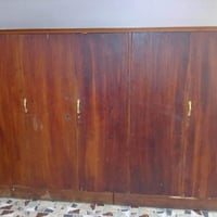 شباب كنتور للبيع نضيف  بسعر 200 وميز مراية نضيف بسعر ٧٥  مكان بغداد ال...