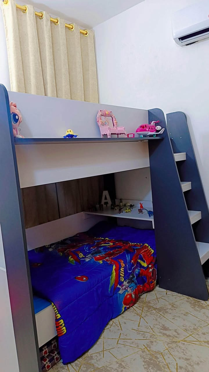للبيع 300 ألف مع دوشك تنين وبسهم مجال تواصل خاص  او ع رقم ***********
