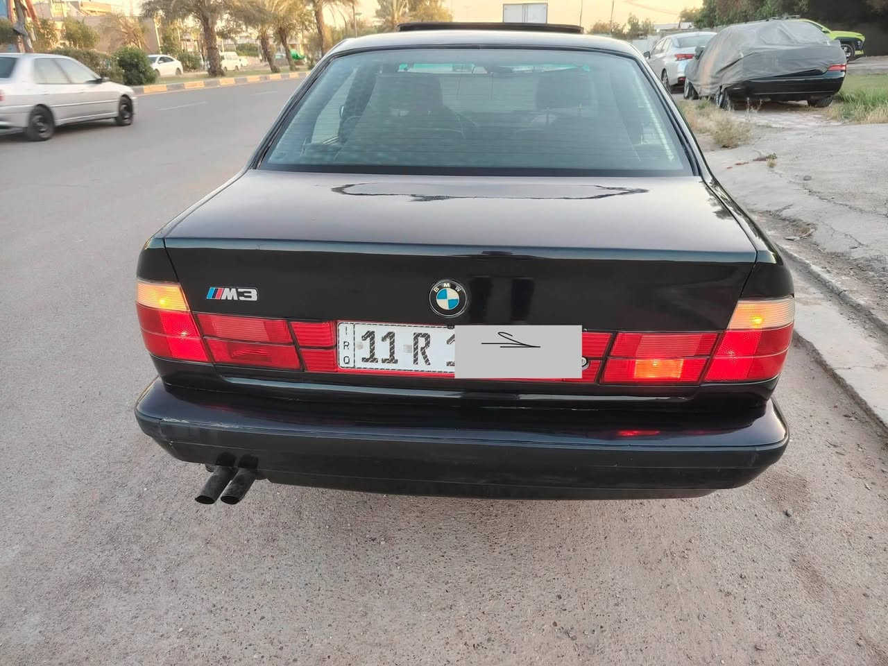 السلام عليكم بيئم 525 للبيع موديل 1992 لون اسود رقم بغداد انكليزي محرك مسكر تبريد شغال فول كهرباء داخل جلد بچم عريض تخم تاير جديد صبغ عام اثر جراد  وحادث جاملغ خلفي  فقط تحويل مباشر  السعر 50 السيارة باسمي التواصل على الرقم *********** فيس غير متواجد عنوان بغداد
