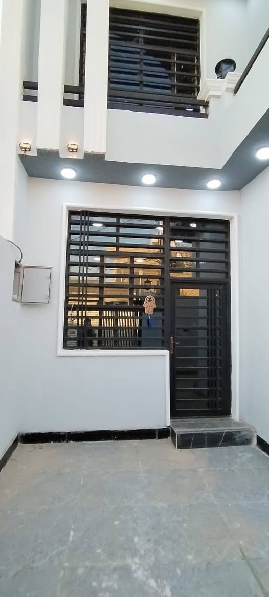 دار للبيع 150مترطبقين جديد حي العسكري منطقت 3000 خلف شارع المضخه قرب شارع الصب
4غرف +2صاله +ستقبال +مطبخ +3حمام+2منور

شاره 8الدار جاهز من كل النواحي *********** .
