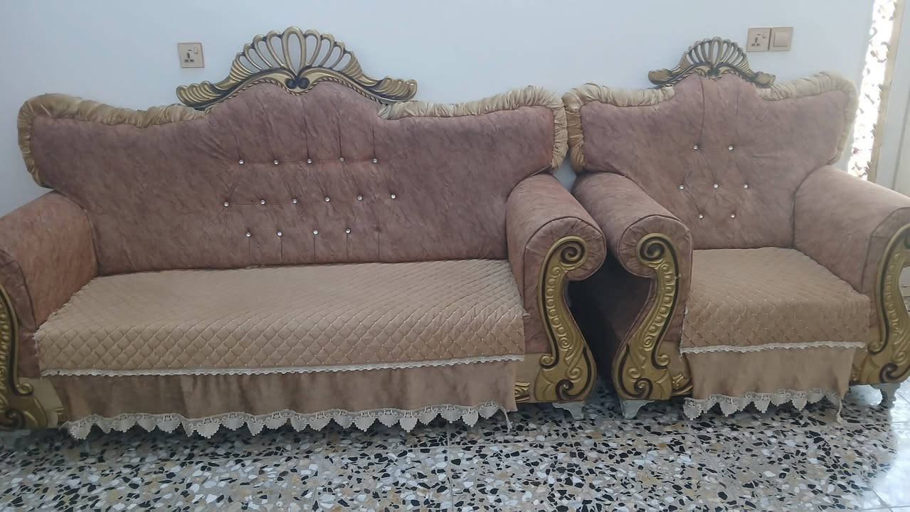 تخم للبيع مستعمل نظيف عشر مقاعد العنوان بغداد جسر ديالى القديم سعر 250 رقم ***********
