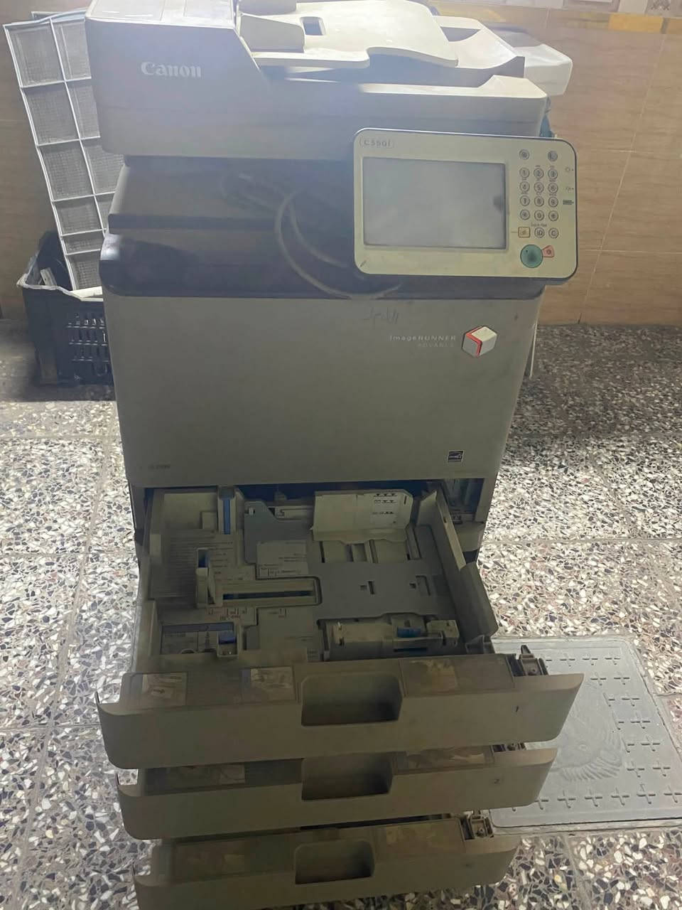 سلام عليكم حبايب طابعه متروكه  اشتريتها بسعر غالي وتركتها بيها عطل صح بس تكدر تصلحها بسعر رخيص لاكن بعت المحل اني وبعد ما عندي استفاده بيها لصحاب المحلات ولكل واحد يفيده شوف الطابعه بعينك واطيني سعرك خاص***********وتساب الشراي الشراي يراسلني رجاء

