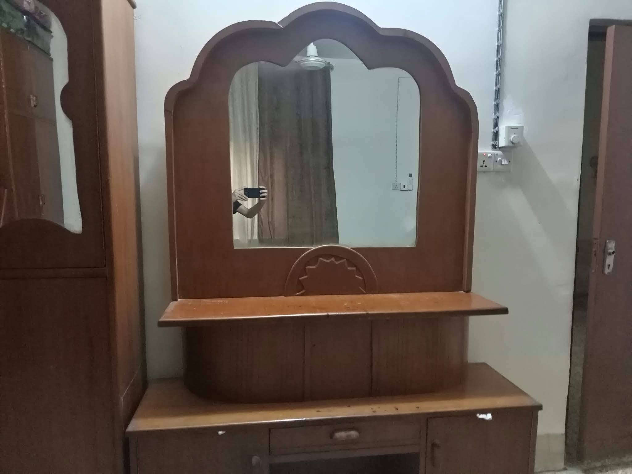 سلام عليكم غرفة اخشاب كاملة للبيع ب سعر مناسب للتواصل ***********
