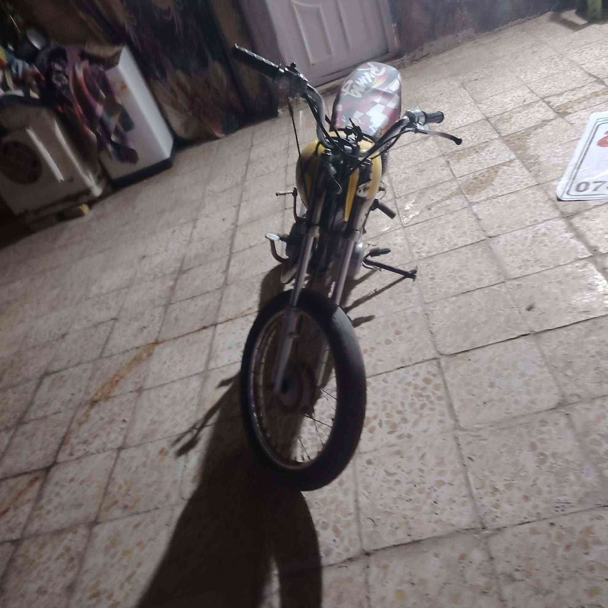 دراجه ارشه  للبيع دراجه مال شغلل درجه نضيفه محرك نضف محركهه مصبوغ... ***********
