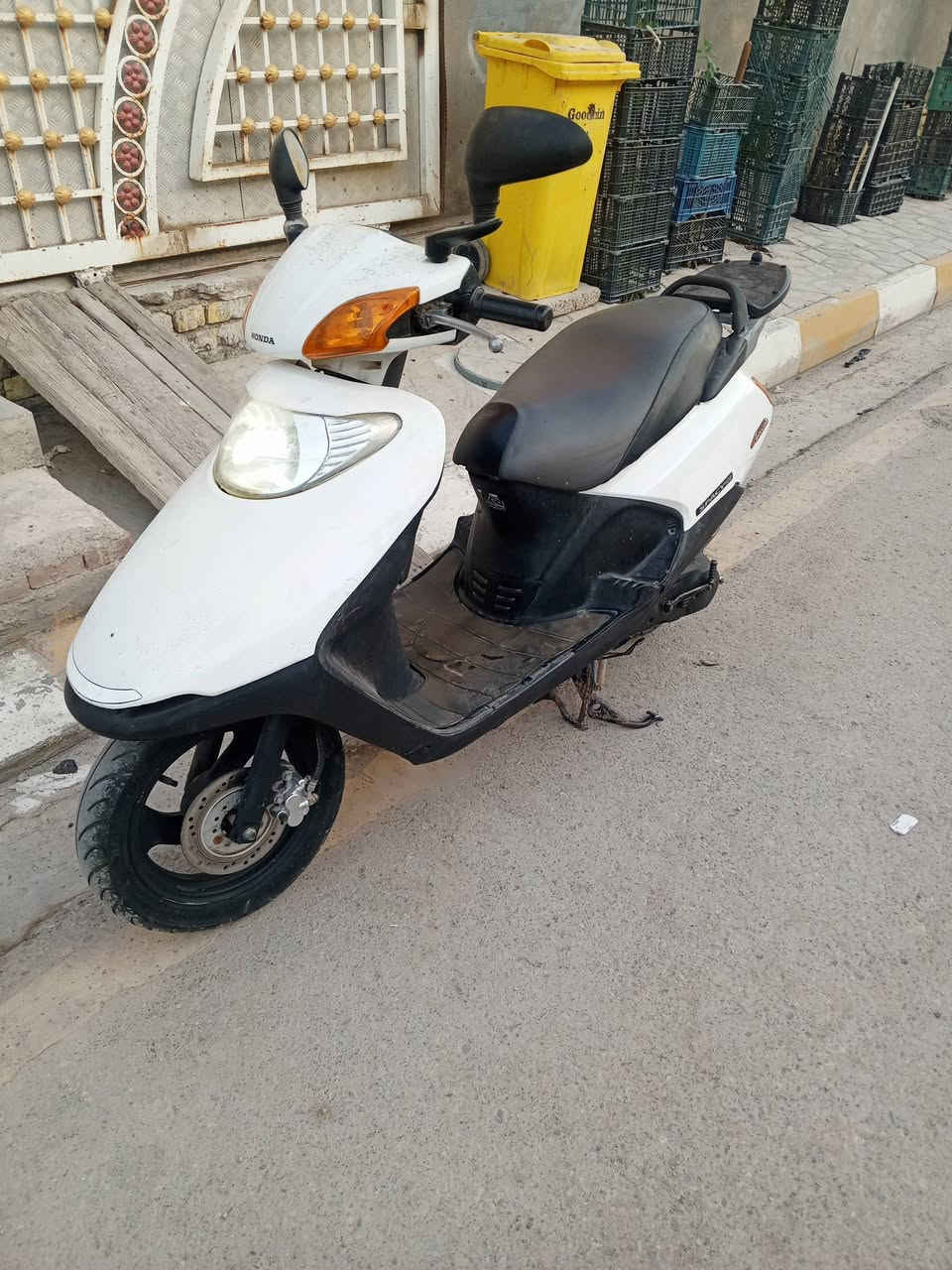 السلام عليكم دراجه سبيسي ياباني دراجه جاهزه سلف هندر كهربائيات ستانين قفل جنطه     السعر ٥٥٠ وبيها مجال كوت حي الجهاد ***********
