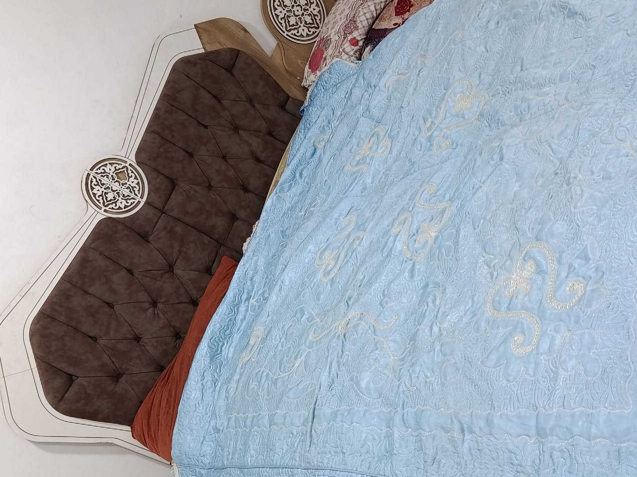 غرفة ٧ قطع للبيع بيهة اضرار بسيطة ماعندي بعد صور يلي يريدهة موجود واتساب *********** مكان حي العامل الجنابات قرب ثانوية الوركاء سعرهة 150مستعجل على البيع
