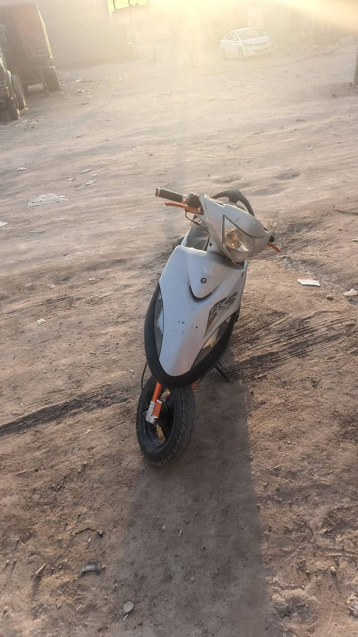 سلام عليكم دراجه ماكس عدله للبيع الدراجه نضيفه بس أول متشتغل تدخن ورا خمس دقايق بس تحمه تكطع دخانه بيه بس لاستيك ولف الدراجه رايده 450وبيه مجال 
مواصفاته
 صدر رياضي 
شيال رياضي 
دبل رياضي 
صالنصه رياضي
يدات رياضي 
كلجات رياضي 
دراجه تزويد كله مشمشي 
مكاني نجف 
متواجد /***********
