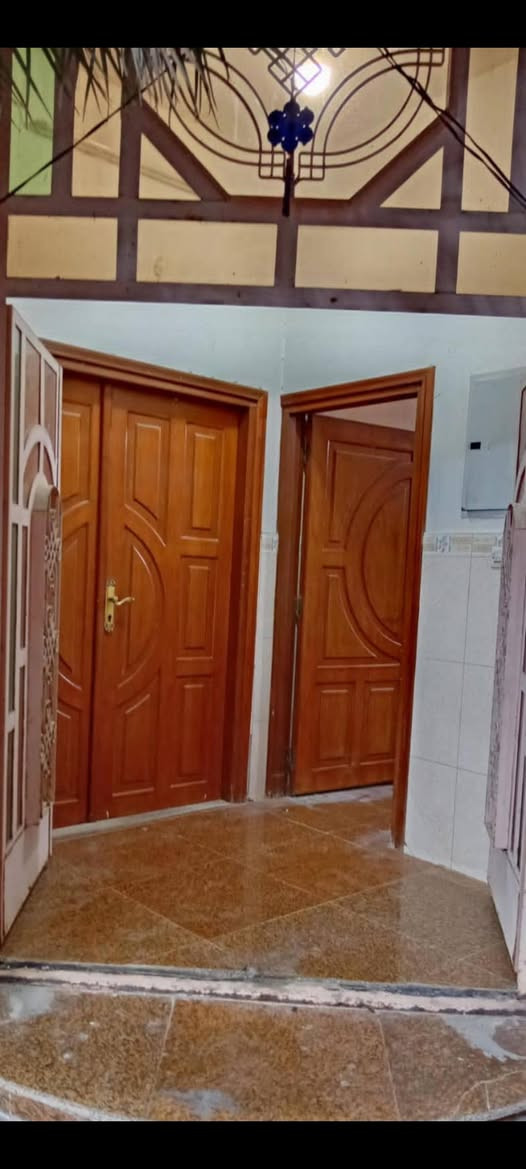 بلمعقل قريب • ٢٥٠م • ٥غرف
