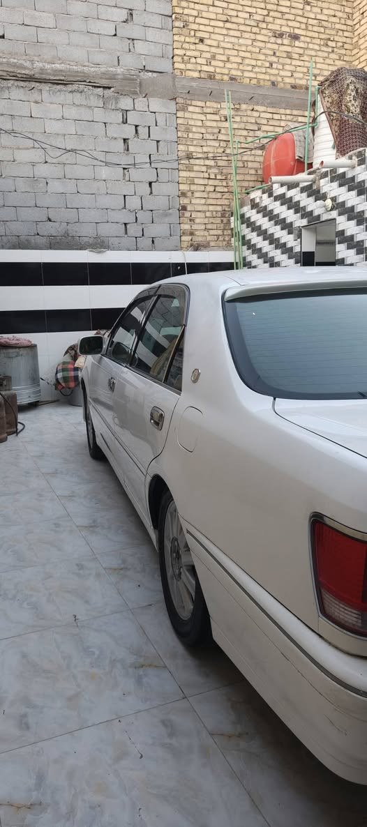 ملكة موديل 2000 اصل  
شاصي71  مكينة2500 سي 9
رقم نجف الماني  المالك يريد مداور وكالة ماكو كبل تبصم وداور 
بيهة كفر الجاملغ الخلفي فقط 
السعر100 وبيهة مجال قليل 
***********
 بيع فقط لان محتاج فلوسهة بدون مراوس
