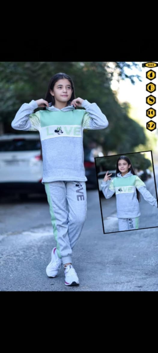 ب3 الف فقط سعر القطعه تراك شتوي اصلي 
الاعمار المتوفره من 2 سنه إلى 8' سنه فقط  
ملاحضه القطع أواخر سارع بل حجز
توصيل بغداد والمحافضات 5 الف

نص مكتوب في الصور:
- منشور تنزيلات بركه الزهراء لالبسه الاطفال إرسال رسالة
- SIZE
- 4
- 6
- 8
- 10
- 12
- SIZE 4 6 8 10 12
- منشور تنزيلات بركه الزهراء لالبسه الاطفال
- إرسال رسالة